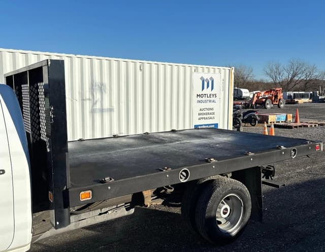 Image of GMC 3500HD equipment image 4