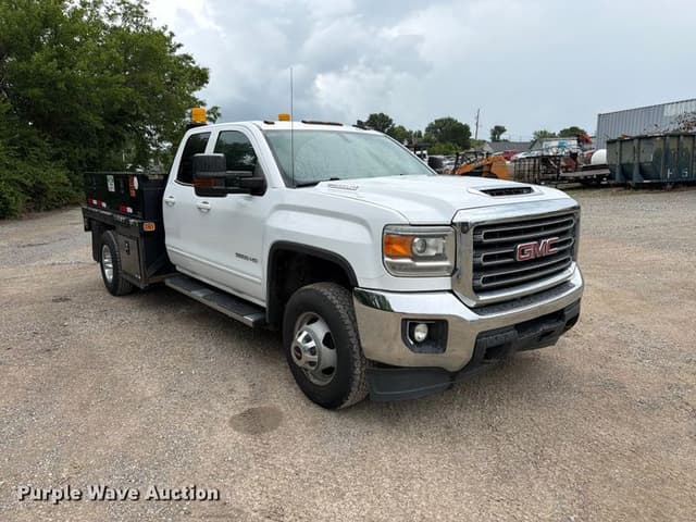 Image of GMC 3500HD equipment image 2