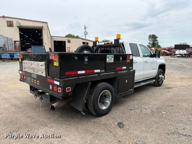 Image of GMC 3500HD equipment image 4