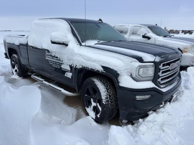 Image of GMC Sierra 1500 equipment image 2