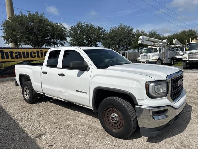 Image of GMC Sierra equipment image 3