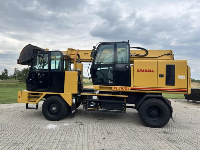 Image of Gradall XL3100 equipment image 2
