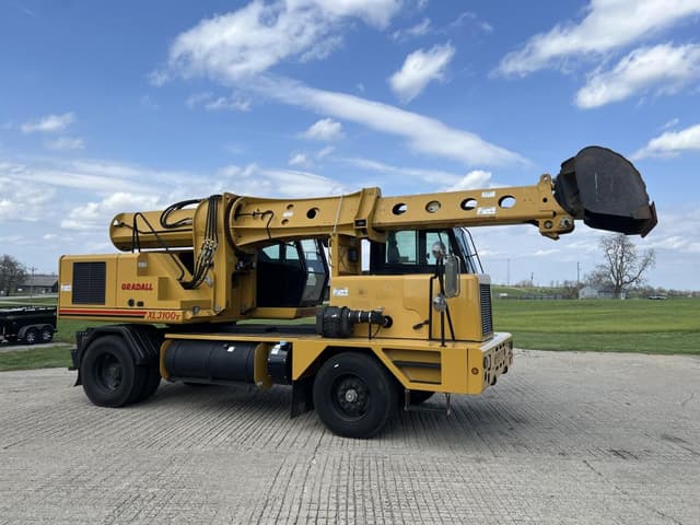 Image of Gradall XL3100 equipment image 2