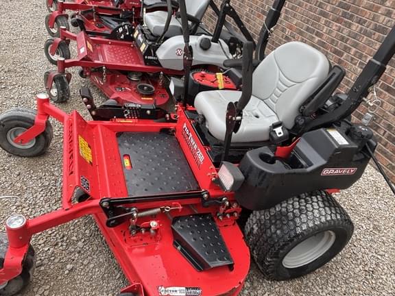 Image of Gravely Pro-Turn 260 equipment image 3