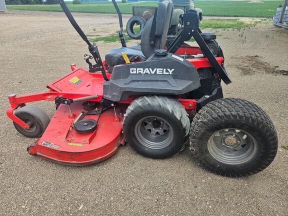 Image of Gravely Pro-Turn 472 equipment image 1