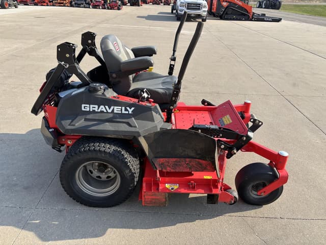 Image of Gravely Pro-Turn 260 equipment image 4