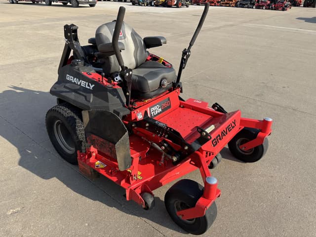 Image of Gravely Pro-Turn 260 equipment image 3