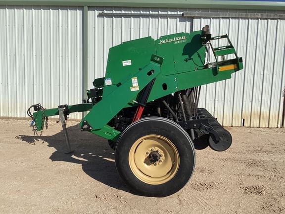 2017 Great Plains 1006NT Equipment Image0