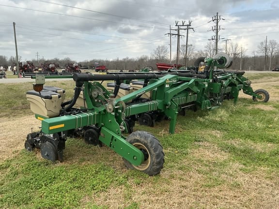 2017 Great Plains 3PYPA-24TR40 Equipment Image0