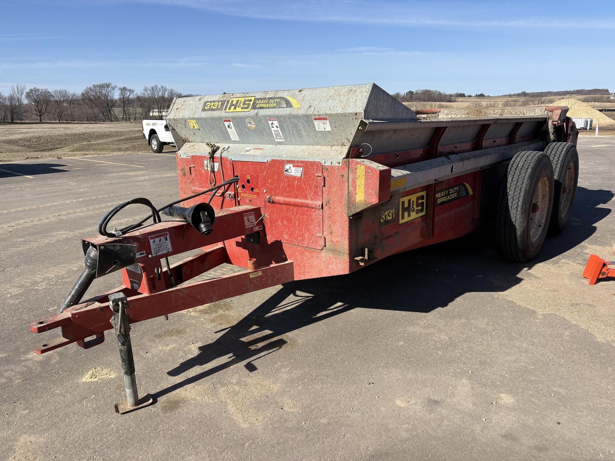 2017 H&S 3131 Equipment Image0