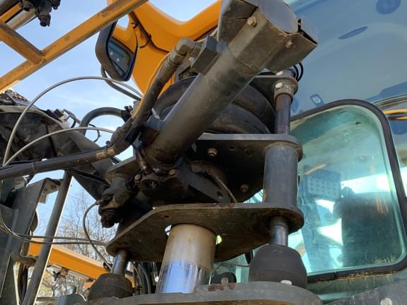 Image of Hagie STS12 equipment image 2