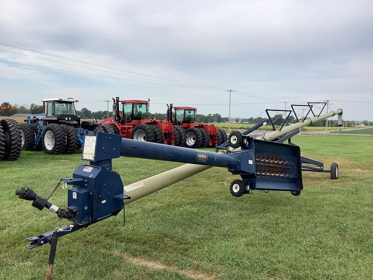 2017 Harvest International H1072 Equipment Image0
