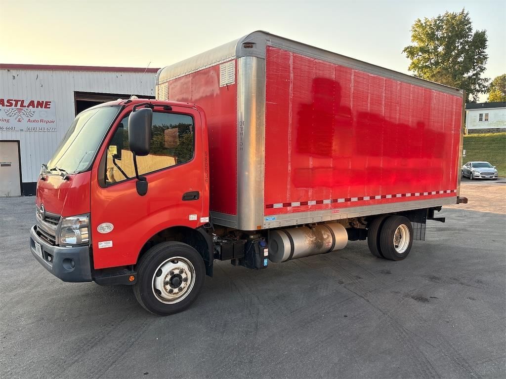 2017 Hino 195 Equipment Image0