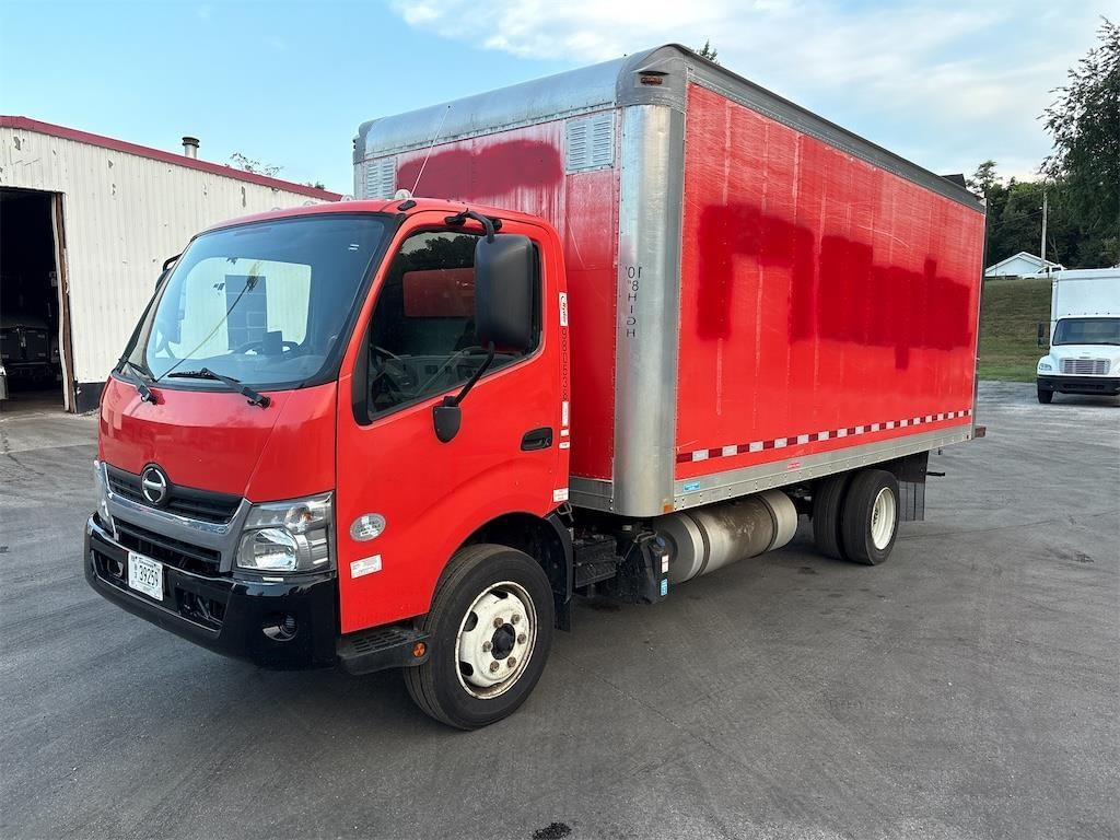 2017 Hino 195 Equipment Image0