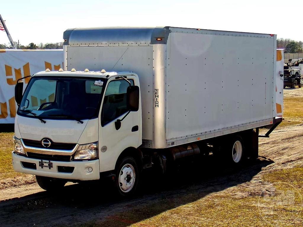 2017 Hino 195 Equipment Image0