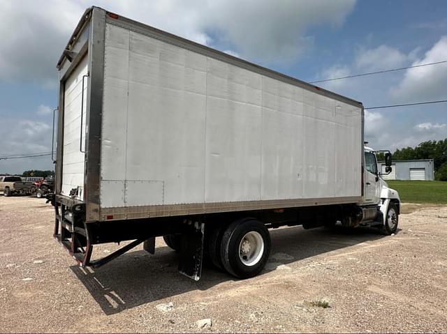 Image of Hino 258 equipment image 4