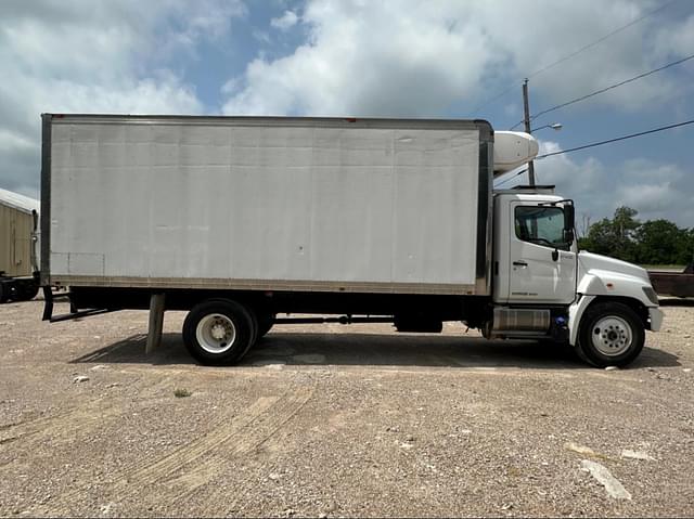 Image of Hino 258 equipment image 3