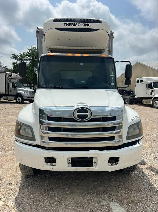 Image of Hino 258 equipment image 1