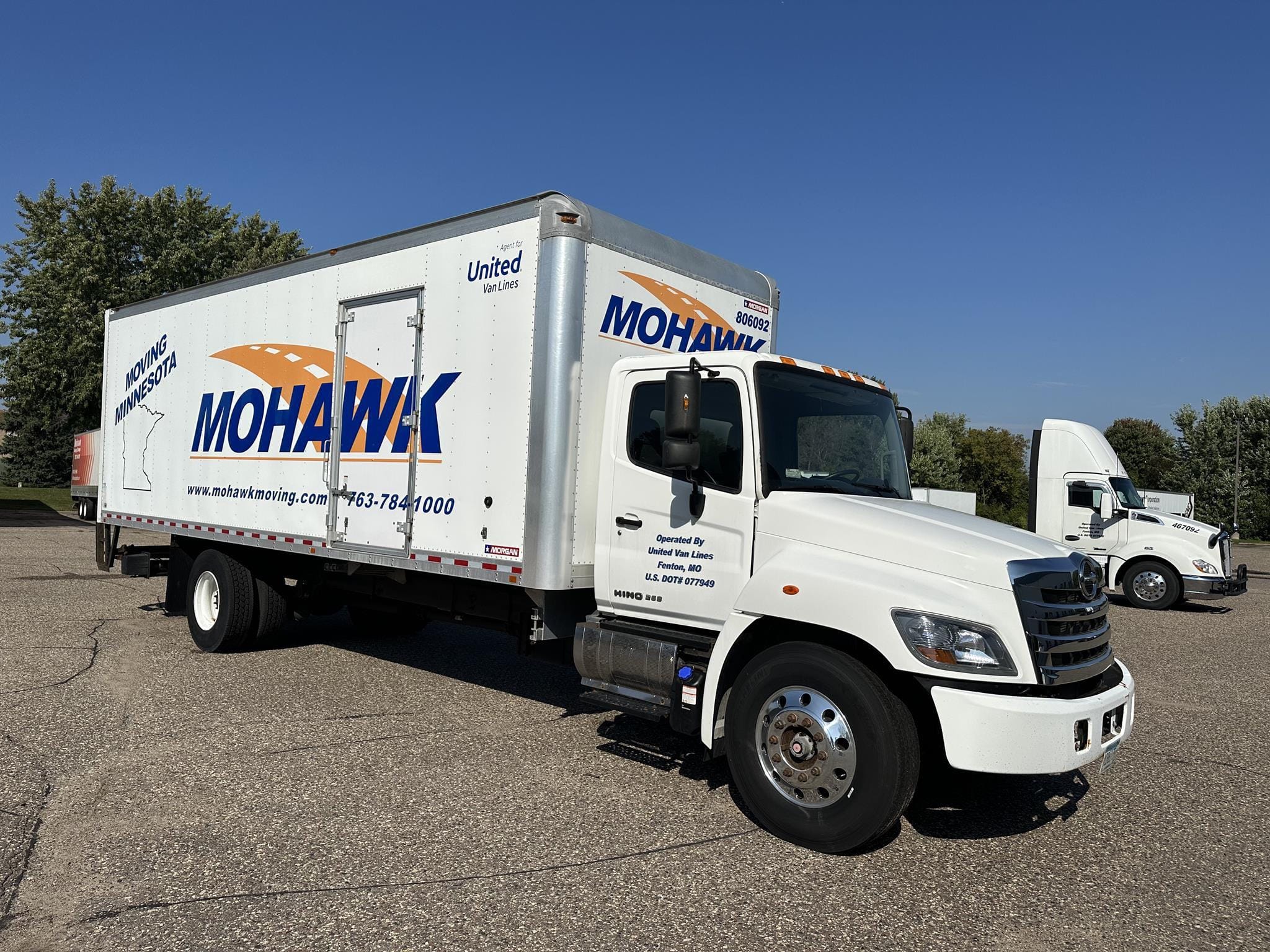 2017 Hino 268 Equipment Image0