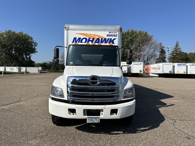 Image of Hino 268 equipment image 1