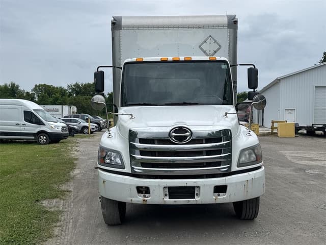 Image of Hino 338 equipment image 1