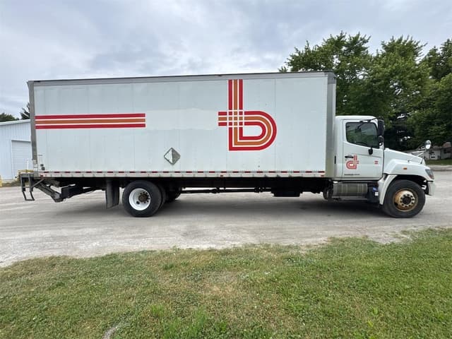 Image of Hino 338 equipment image 3