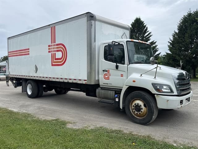Image of Hino 338 equipment image 2
