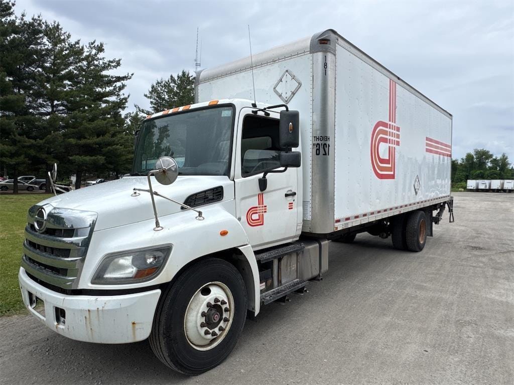 2017 Hino 338 Equipment Image0