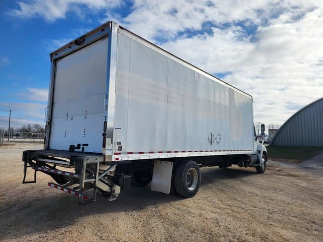 Image of Hino 338 equipment image 4