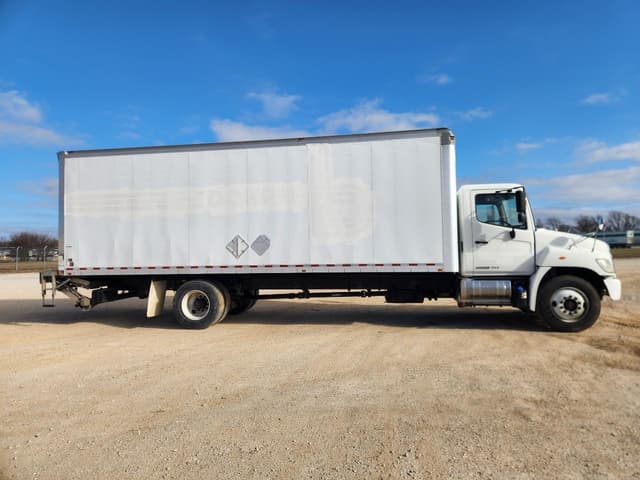 Image of Hino 338 equipment image 3