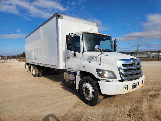 Image of Hino 338 equipment image 2