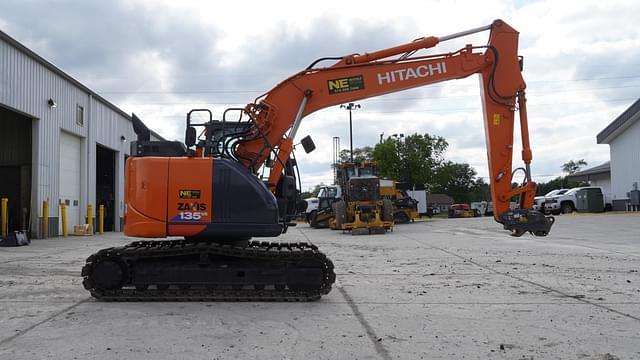 Image of Hitachi ZX135US-6 equipment image 4
