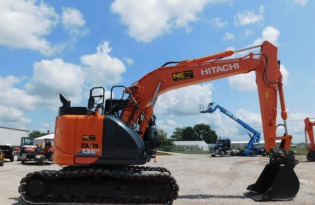 Image of Hitachi ZX135US-6 equipment image 4