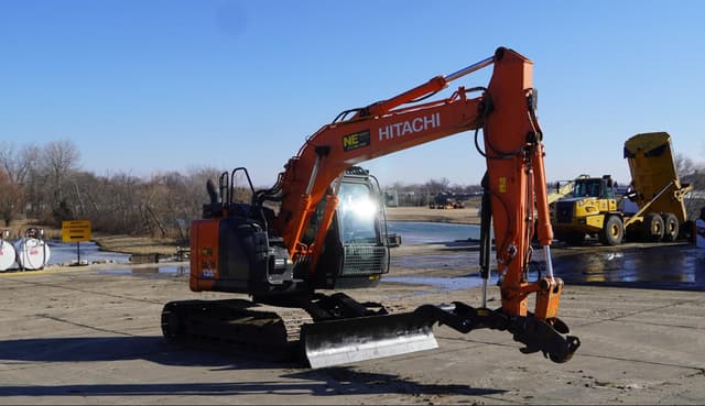 Image of Hitachi ZX135US-6 equipment image 4