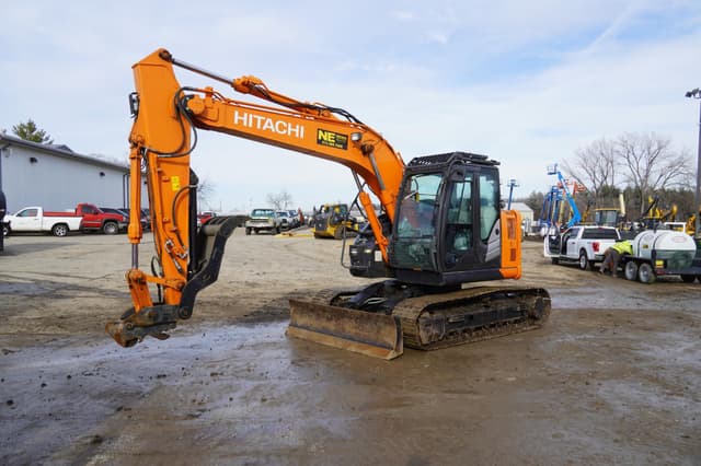Image of Hitachi ZX135US-6 equipment image 2