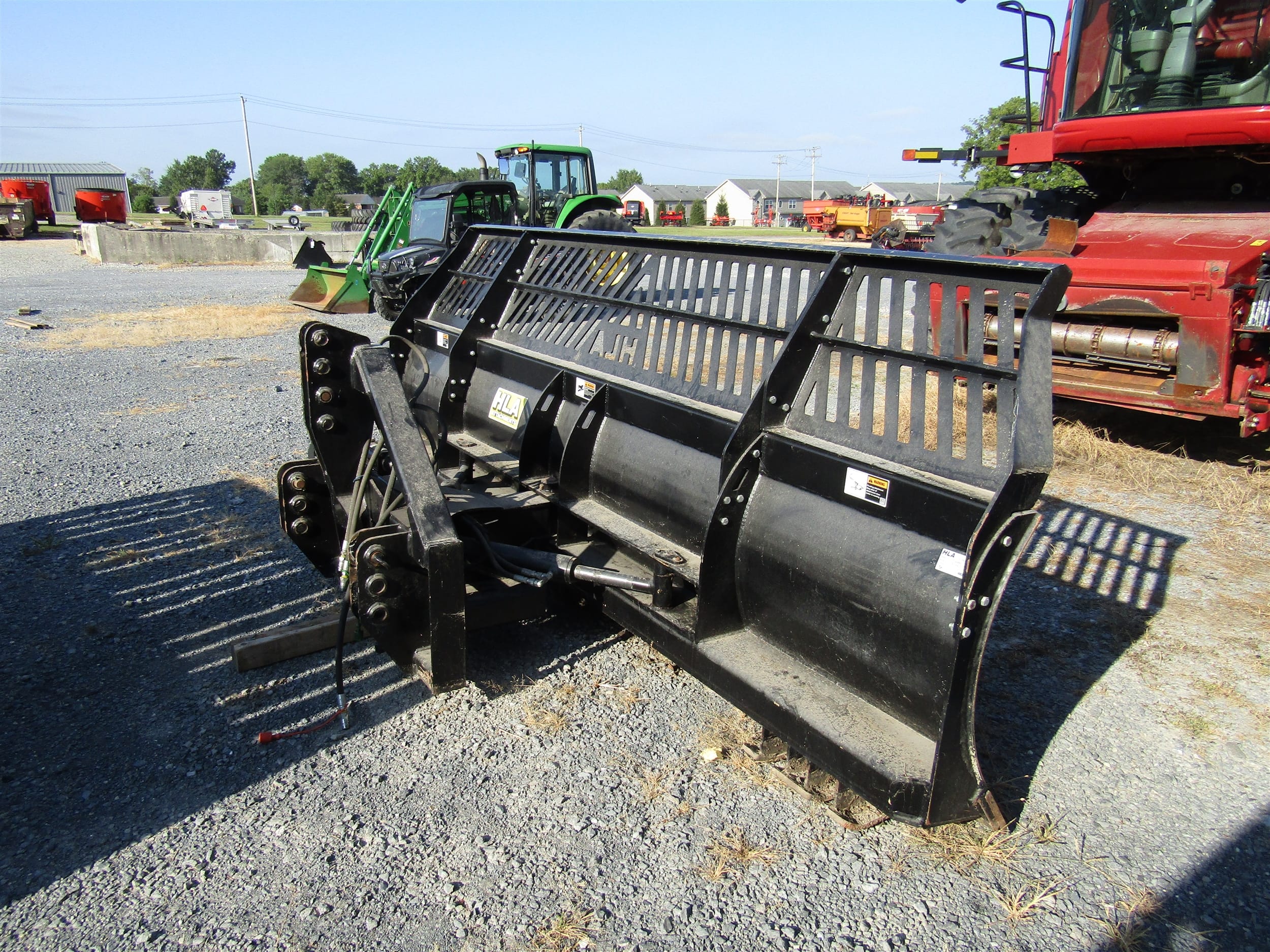 2017 HLA FB12 Equipment Image0