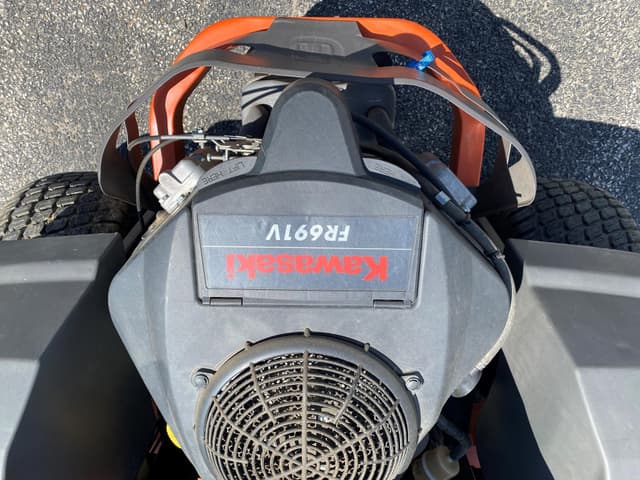 Image of Husqvarna Z254F equipment image 4
