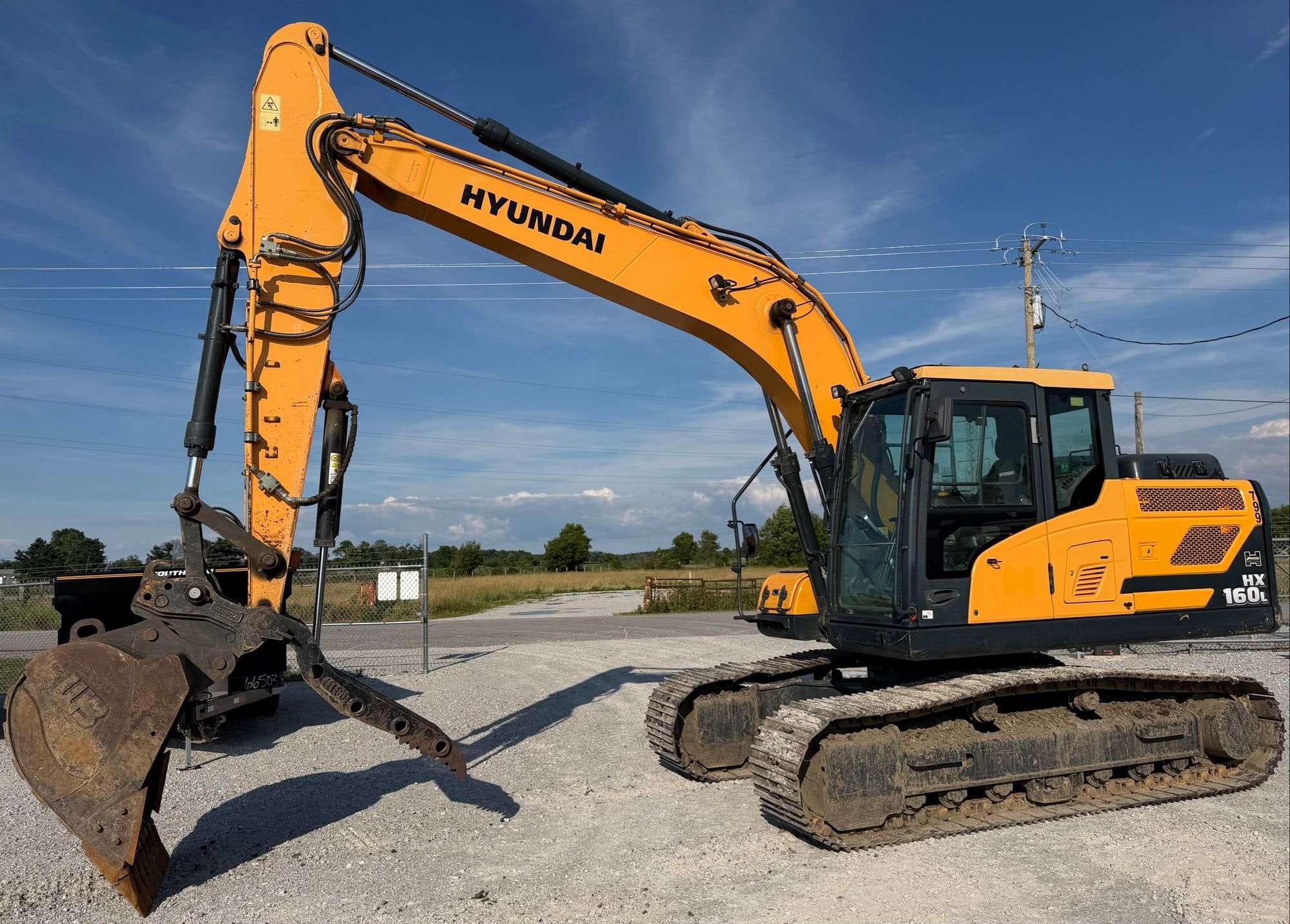 2017 Hyundai HX160L Equipment Image0