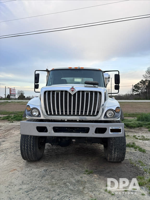 Image of International 7400 equipment image 1