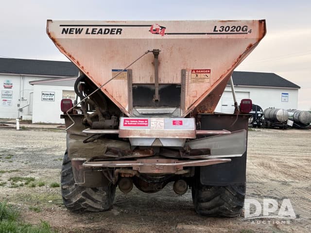 Image of International 7400 equipment image 3