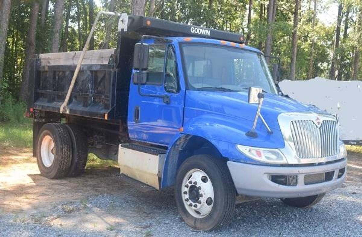 2017 International 4300 Equipment Image0