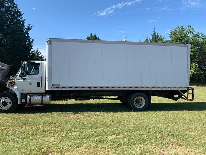 2017 International 4300 Equipment Image0