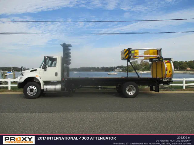 Image of International 4300 equipment image 3