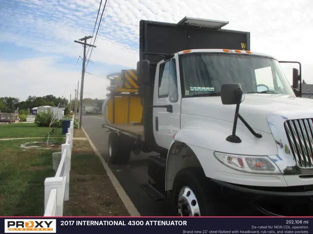 Image of International 4300 equipment image 2