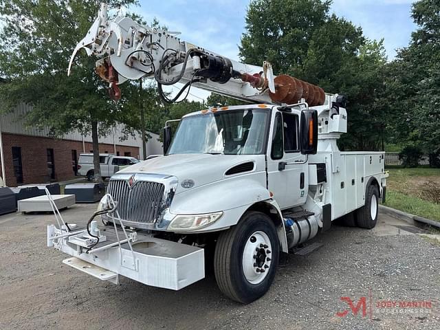 Image of International 4300 equipment image 3