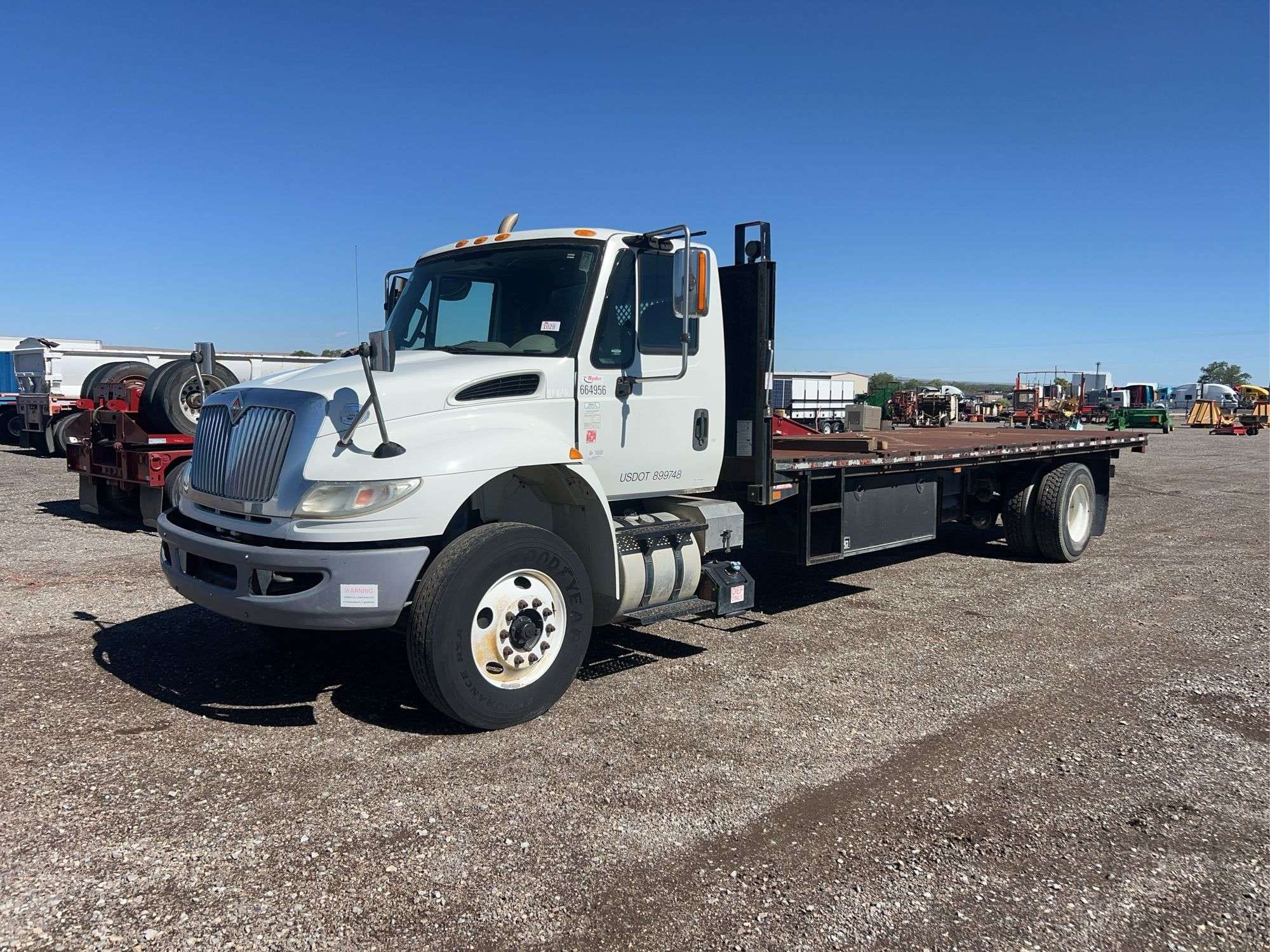 2017 International 4300 Equipment Image0