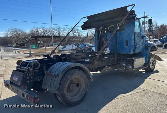 Image of International 4900 equipment image 4