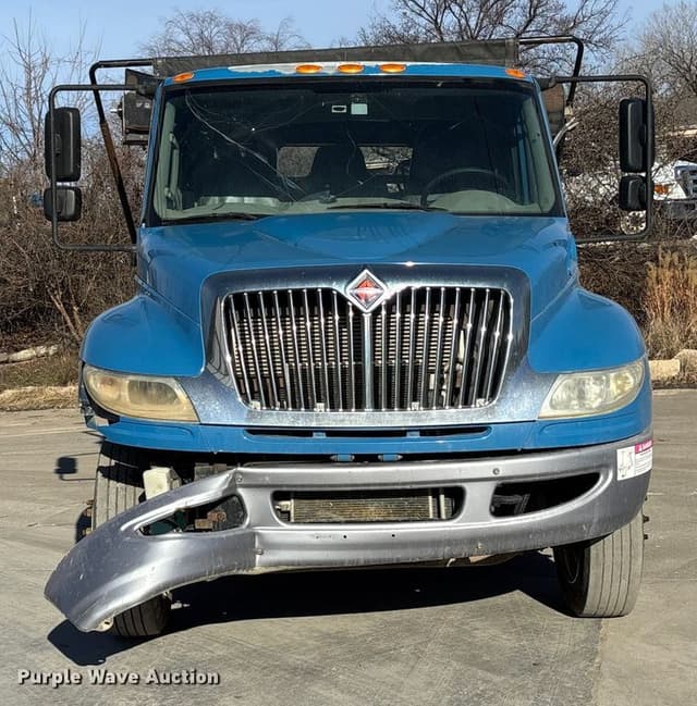 Image of International 4900 equipment image 1