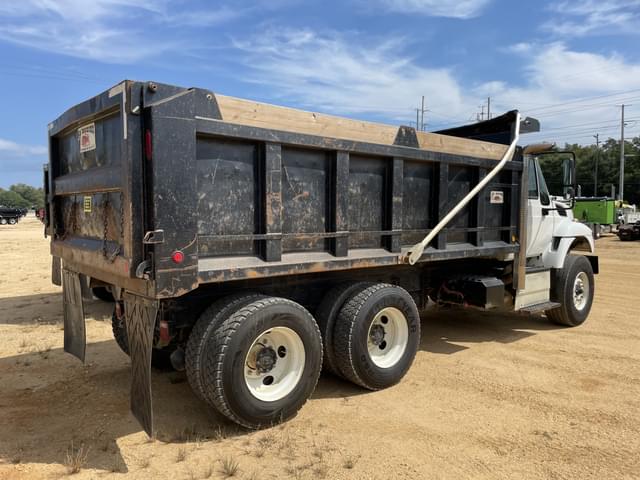 Image of International 7400 equipment image 2