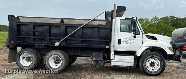 Image of International 7400 equipment image 4